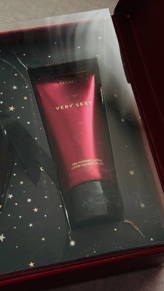 Подарунковий набір Victoria's Secret Very Sexy Luxe Fragrance Gift Set має дефект VS00345 фото